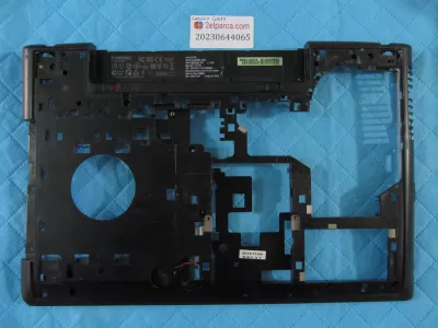 Lenovo g510 alt kasa ve menteşe seti (menfez hasarli menteşeler vida yerlerine yapiştirilmiş)