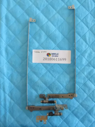 Toshiba a500 menteşe seti