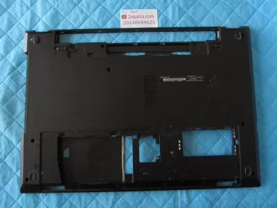 Dell 15-3000 alt kasa p40f (2 vida yeri onarimli 1 vida deliği onarimli)