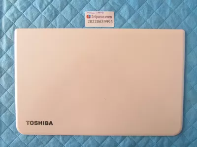 Toshiba l50-b arka kapak lcd cover orjinal ürün (2 vida yeri tamirli) menteşe kapaklari mevcut değil